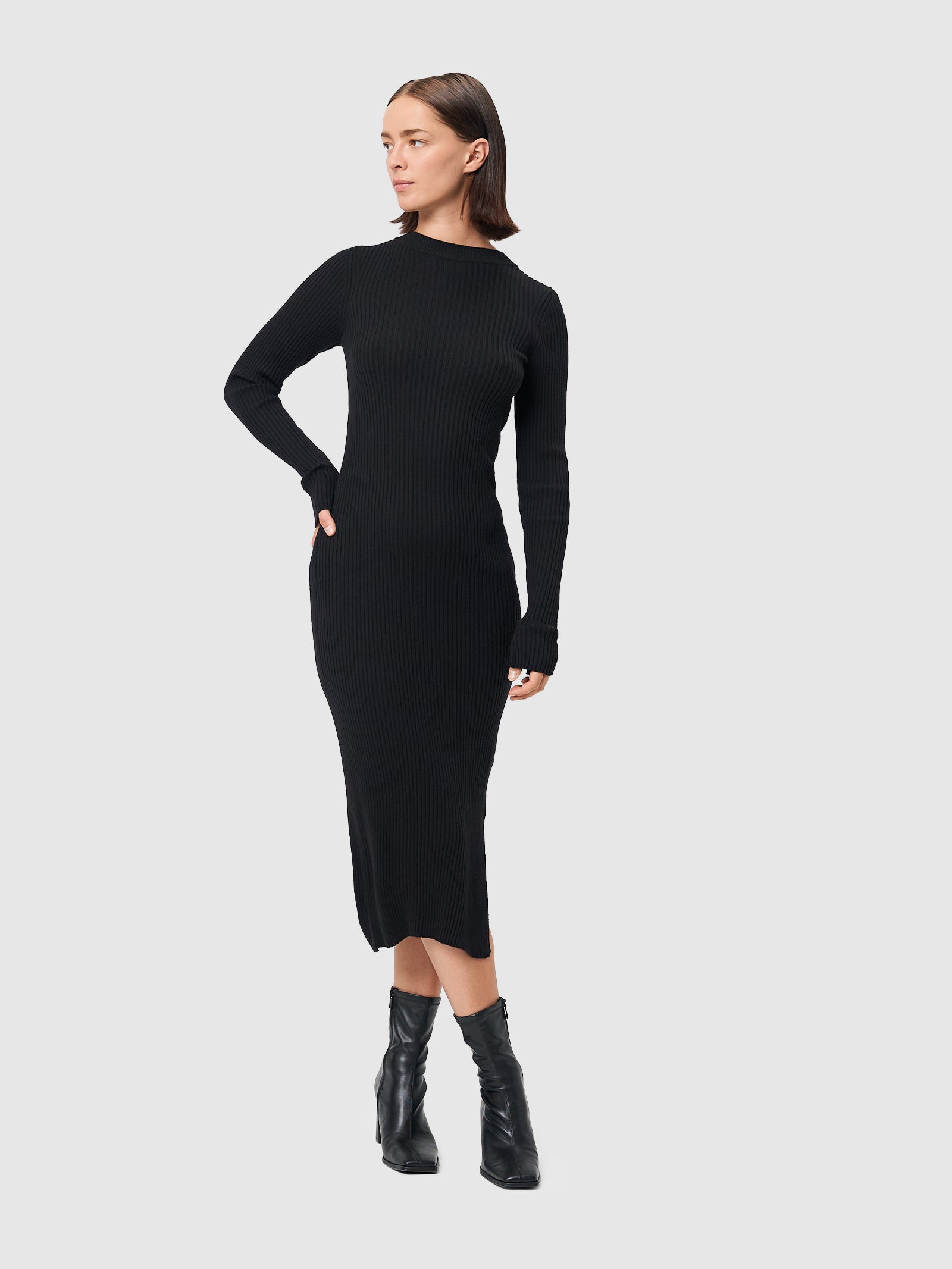 Elegant ribbed knit dress for women in midi length Elegant ribbed knit dress for women in midi length
