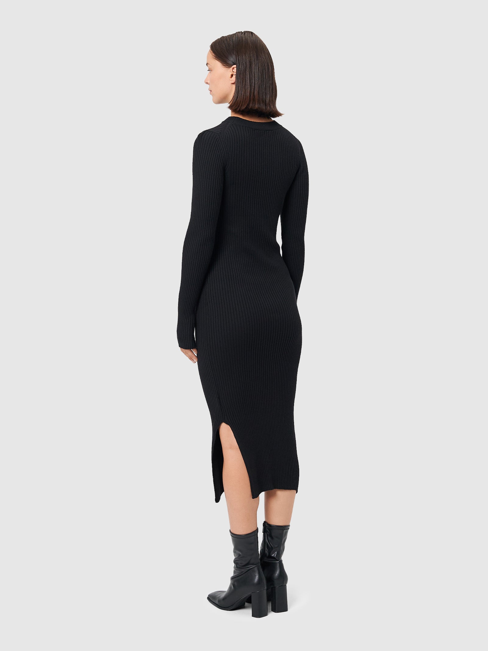 Elegant ribbed knit dress for women in midi length Elegant ribbed knit dress for women in midi length
